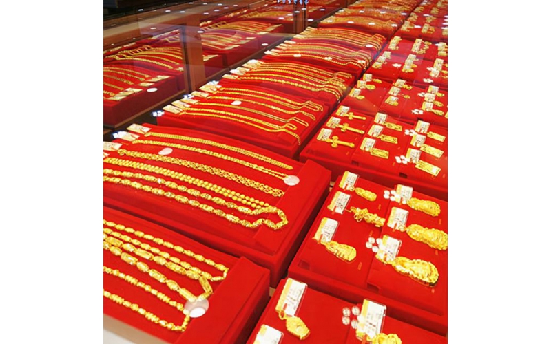 緬甸黃金價格暴漲，民眾排隊(duì)典當(dāng)首飾